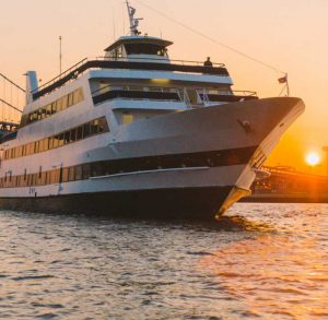 puesta de sol en barco