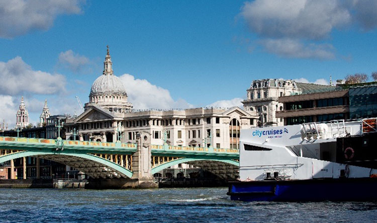 st pauls cathedral view from river thanes